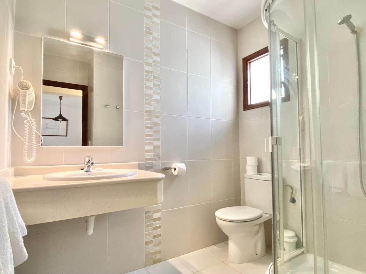 Apartamentos Laura Playa De Migjorn Eksteriør bilde