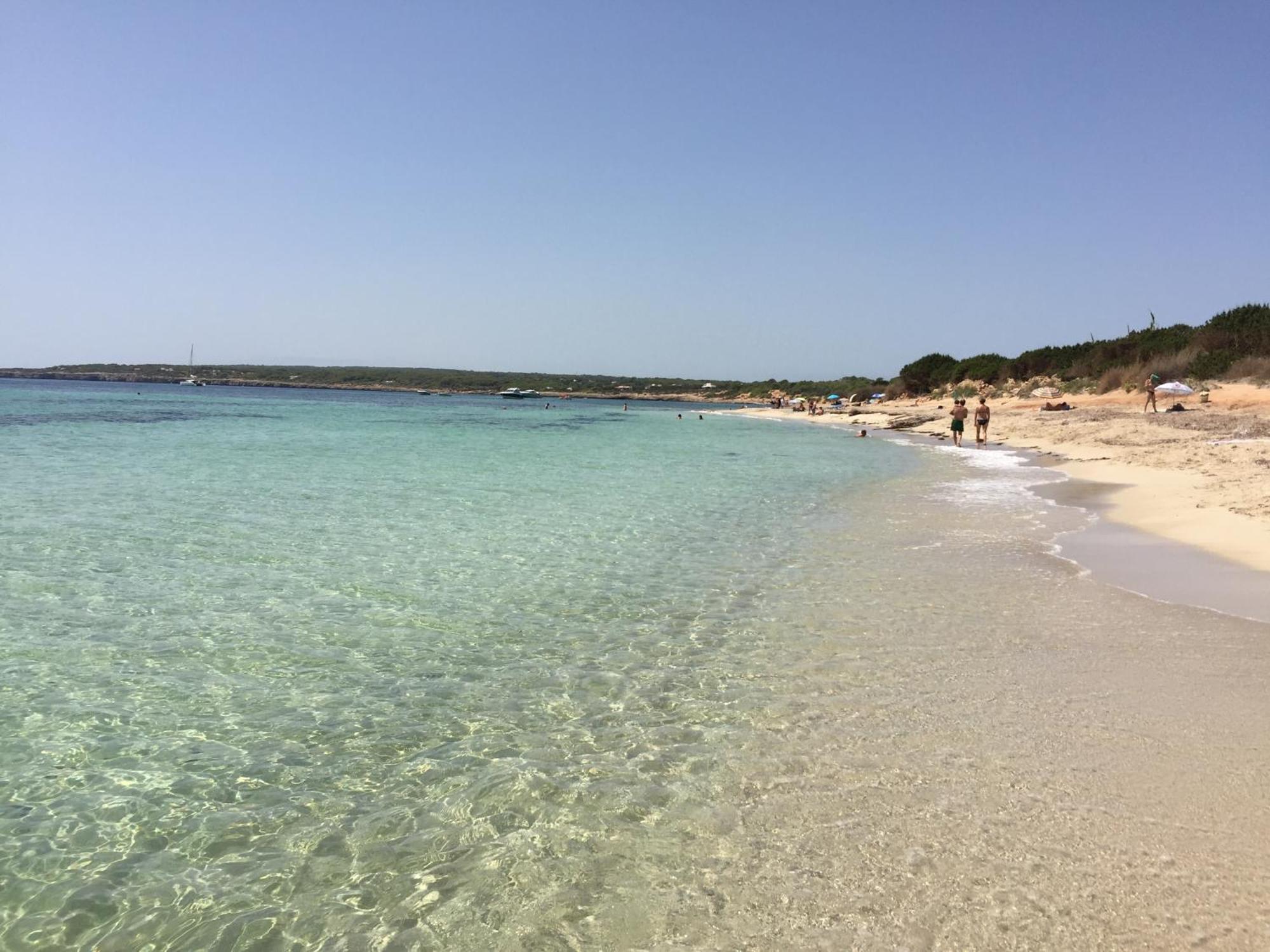 Apartamentos Laura Playa De Migjorn Eksteriør bilde