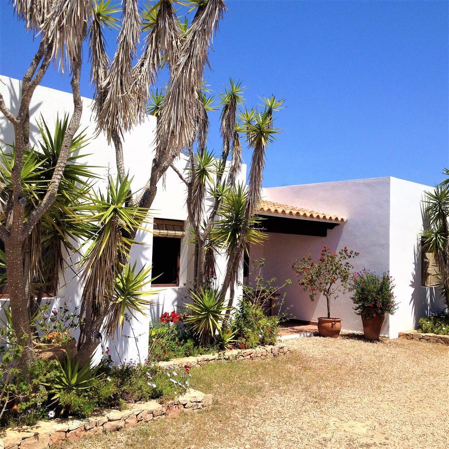 Apartamentos Laura Playa De Migjorn Eksteriør bilde
