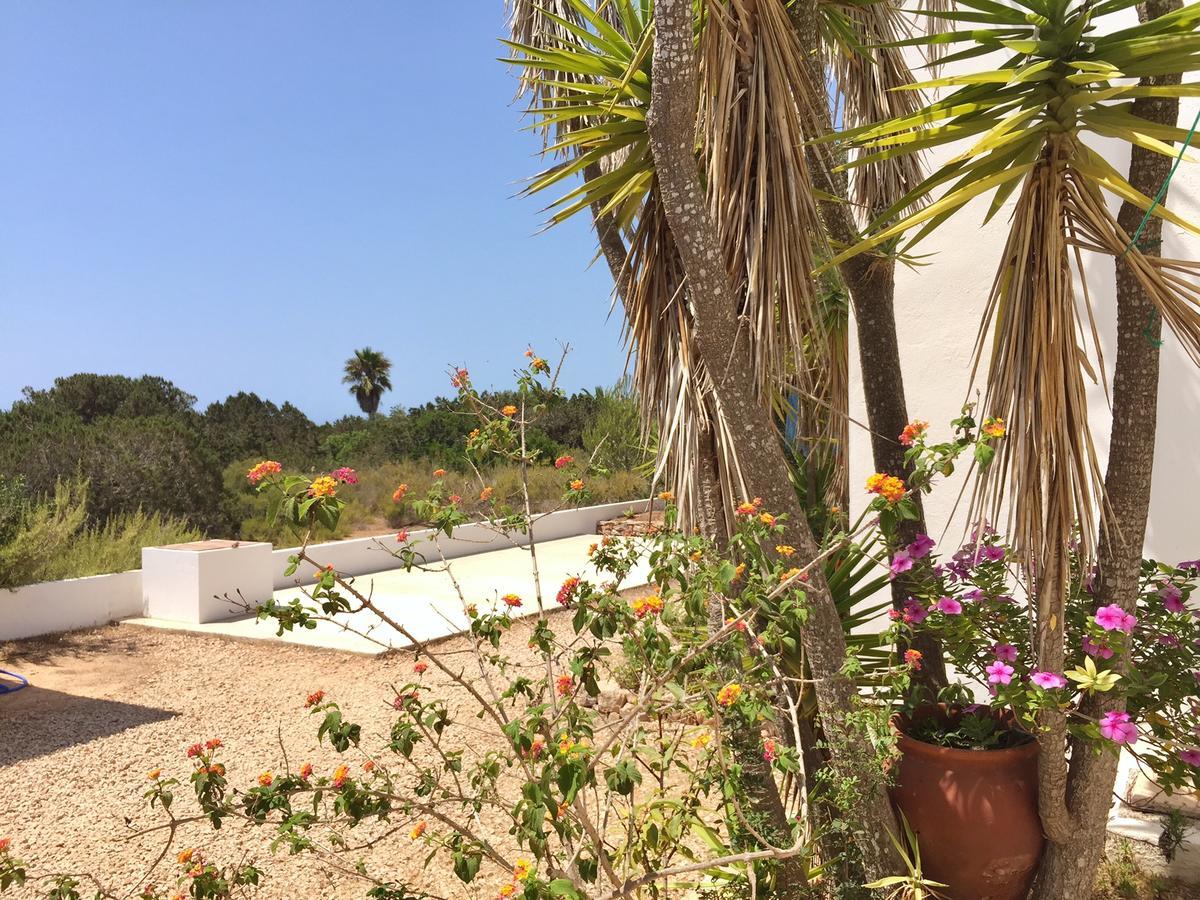 Apartamentos Laura Playa De Migjorn Eksteriør bilde