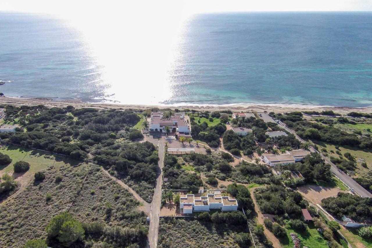 Apartamentos Laura Playa De Migjorn Eksteriør bilde