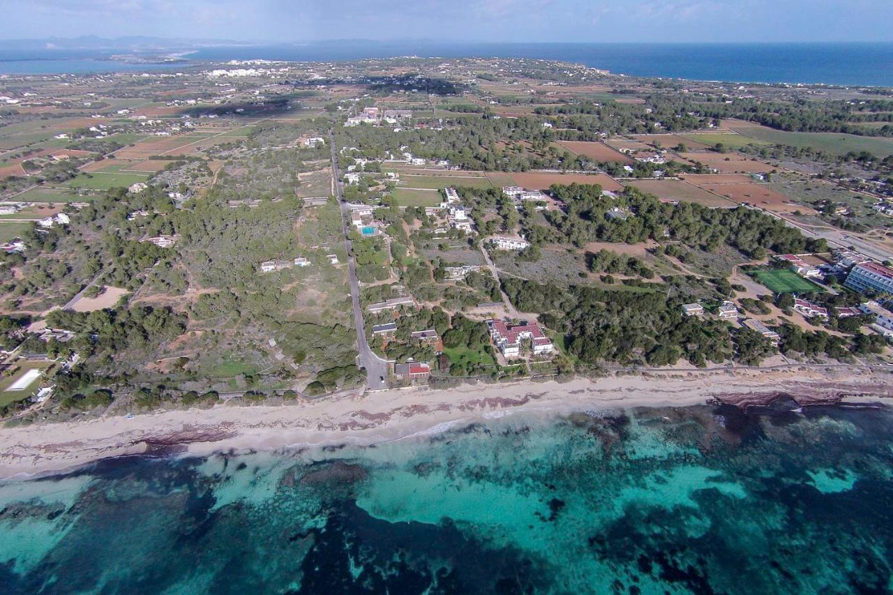 Apartamentos Laura Playa De Migjorn Eksteriør bilde